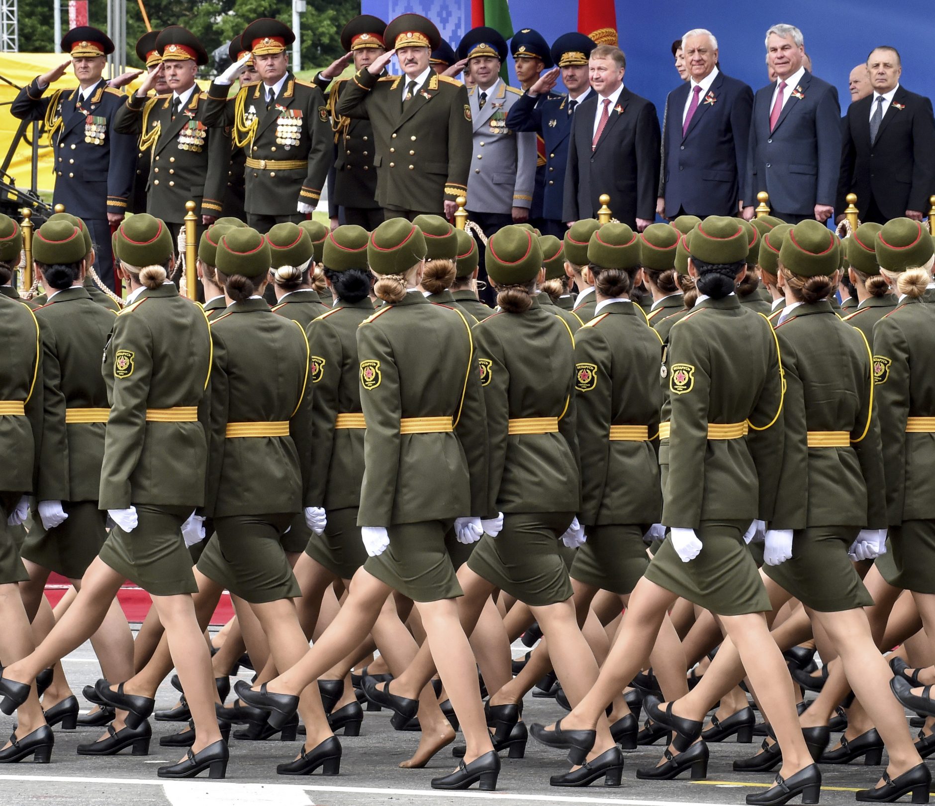 alexander lukashenko military uniform