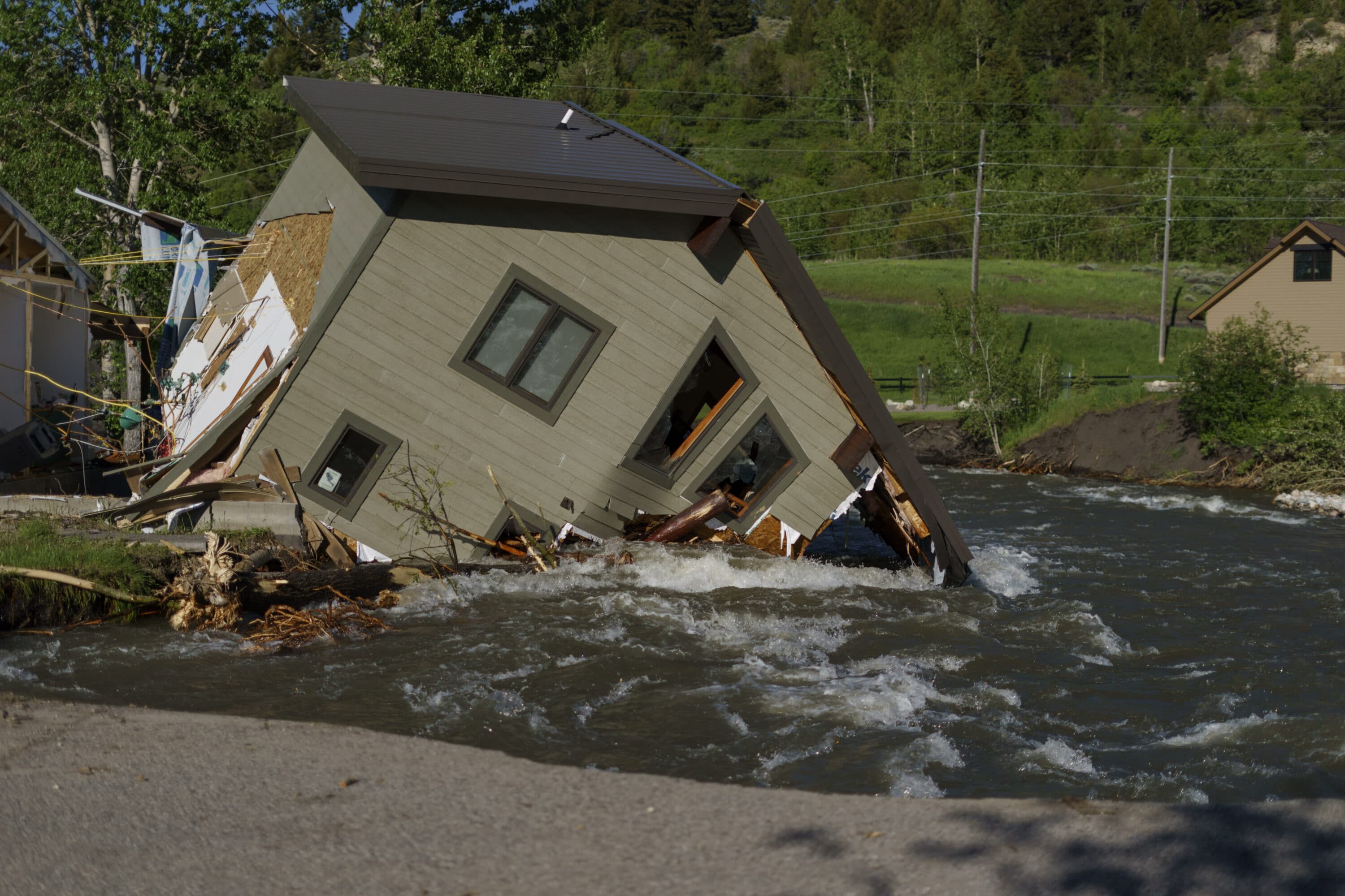 Floodwaters from Yellowstone surge through eastern Montana Courthouse