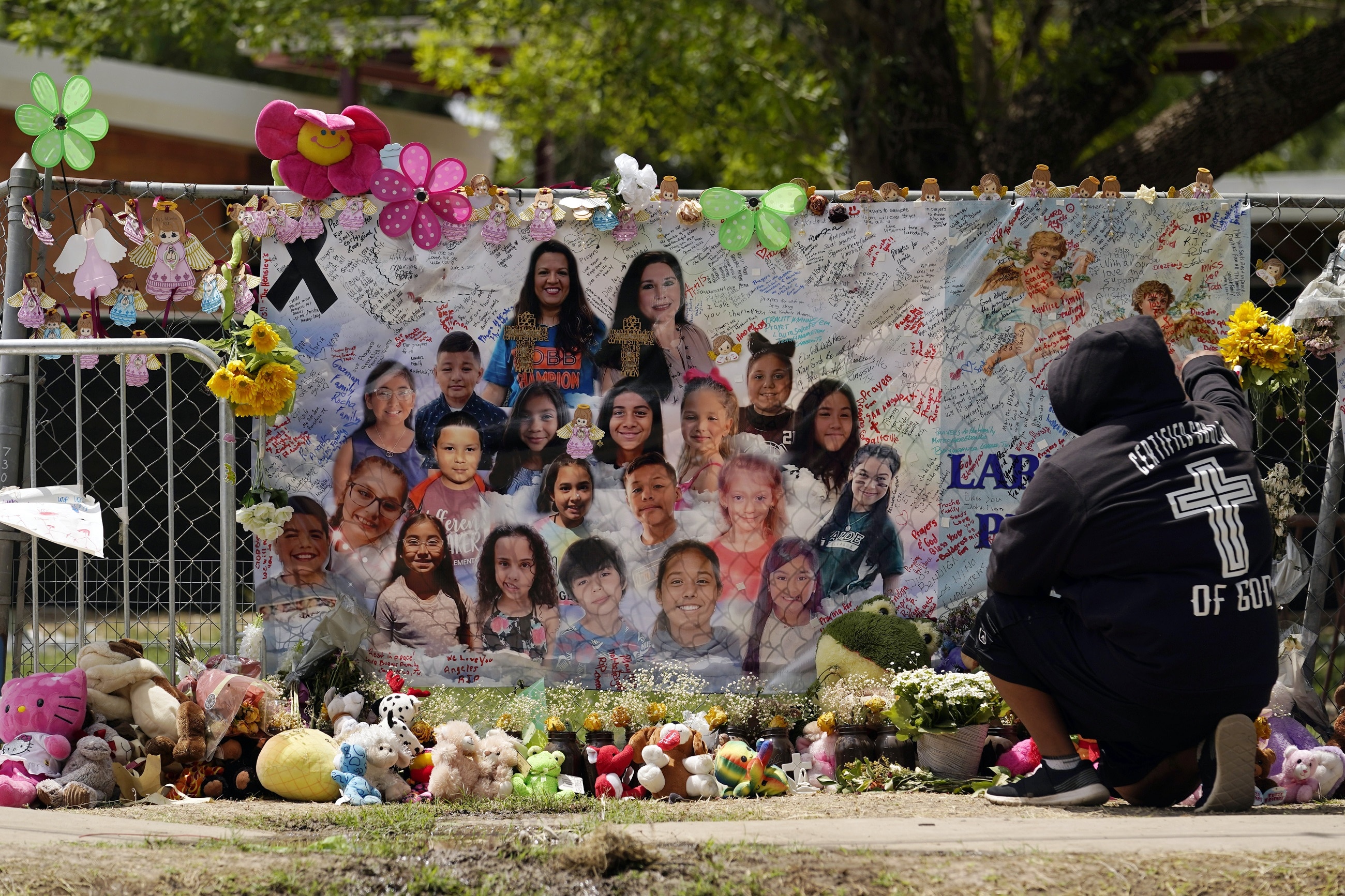 Texas lawmakers scrutinize police response to Uvalde school shooting