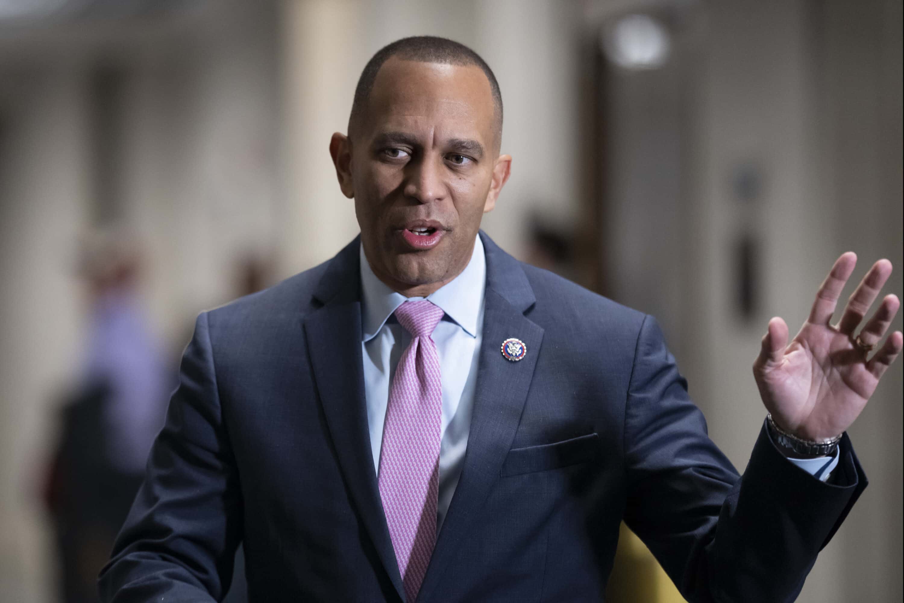 Hakeem Jeffries wins historic bid to lead House Dems after Pelosi