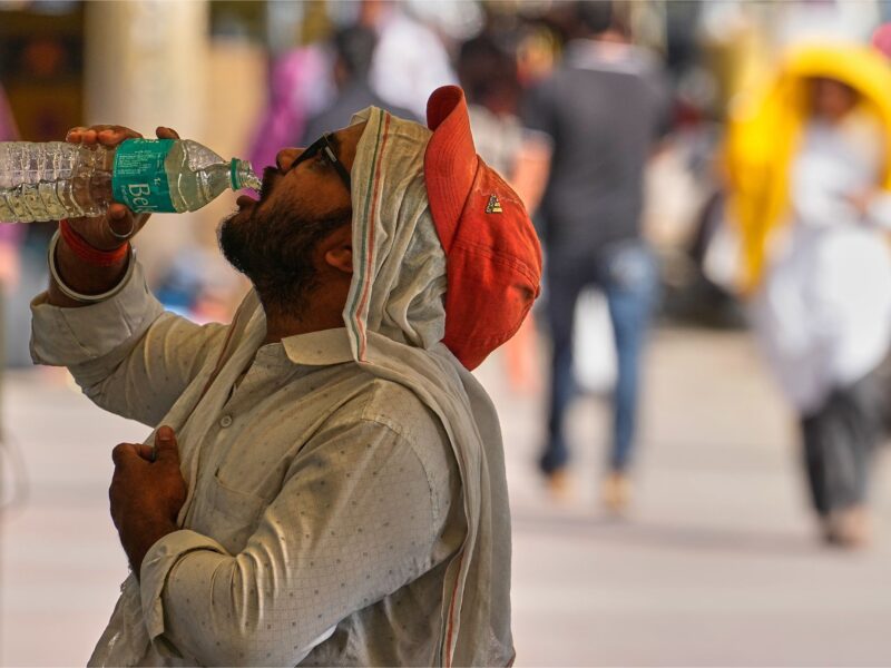 Heat wave empties roads and markets in north India as some farmers turn to nighttime work