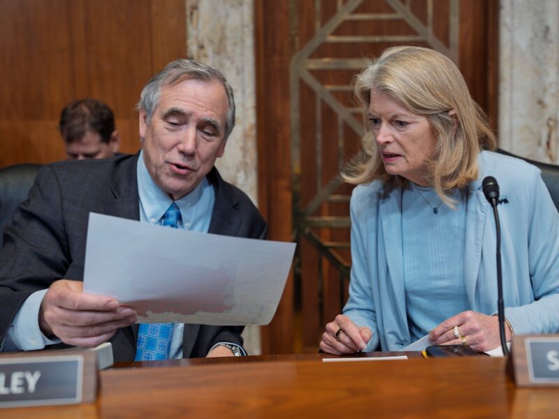 Republican resistance to Iran war grows in the Senate as Murkowski flips