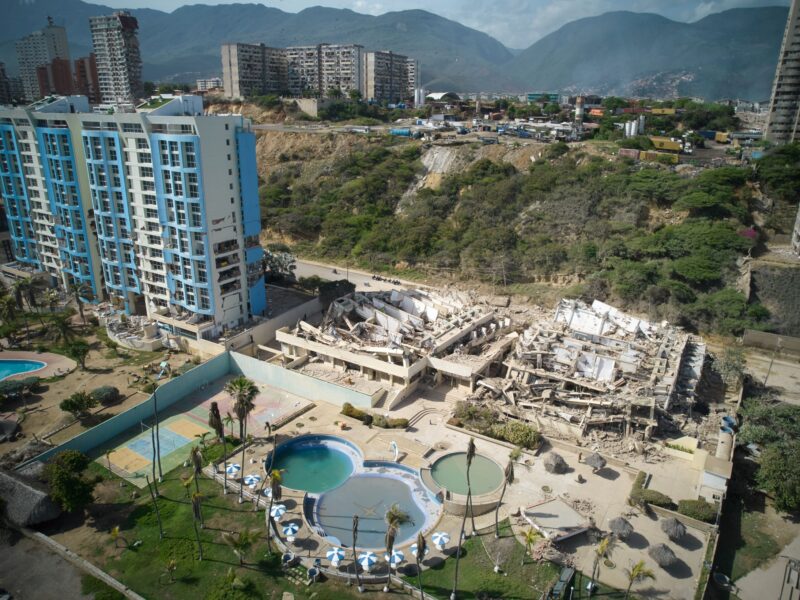 World sends rescuers, aid as Venezuela reels from quakes