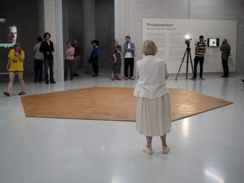 Museum honors a late artist by covering its floor in enough peanut butter to make 15,000 sandwiches